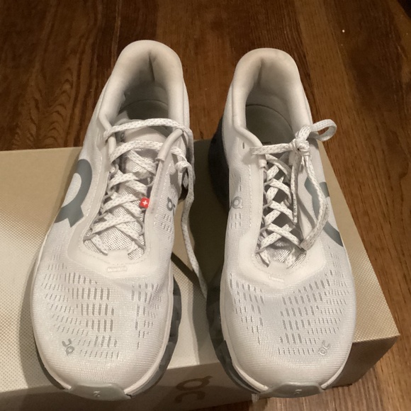 On Cloud Cloudmaster 2 frost athletic shoes ladies 8 - Picture 1 of 11